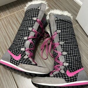 Nike Women's Gray and Pink Winter Boots very rare